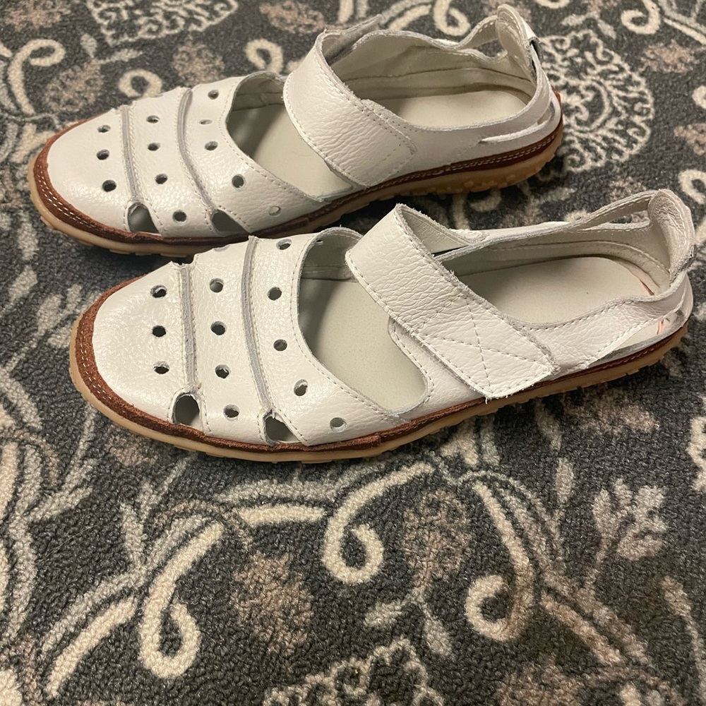 OWLKAY Stride Harmony Hollow Womens White Leather Hook Flat Sandal 8.5/41 - Picture 5 of 9